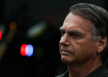 PL suspende atividades partidárias e salário de Bolsonaro