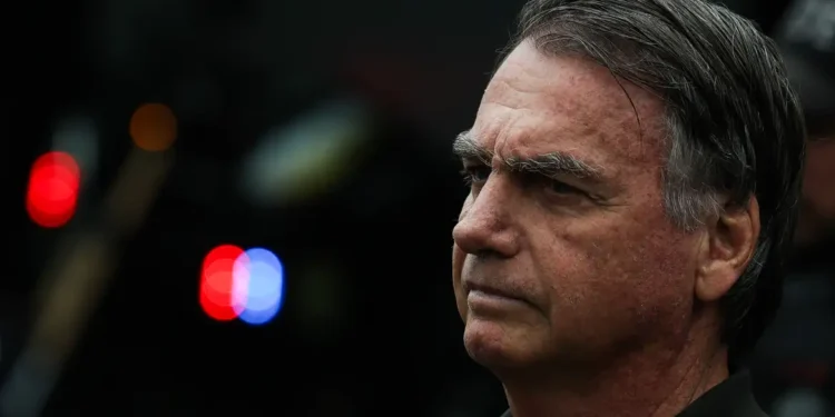 PL suspende atividades partidárias e salário de Bolsonaro