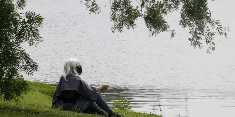 Covid: 5 anos após 1ª morte no país, documentos expõem negacionismo