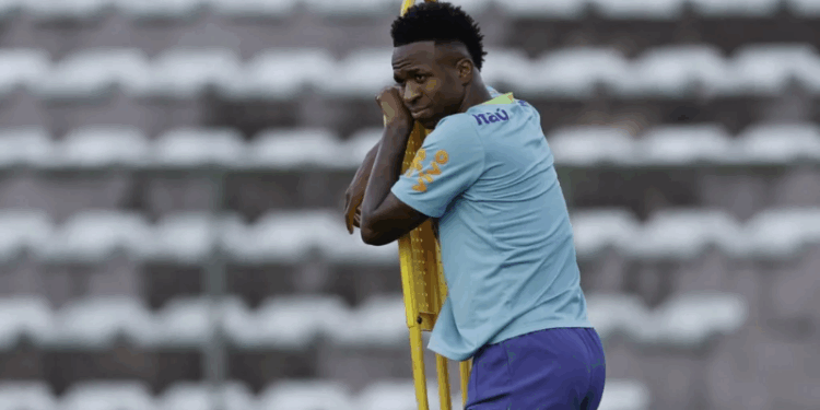 Brasil x Colômbia pelas Eliminatórias: escalações e onde assistir