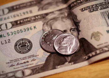 Dólar sobe para R$ 5,83 após retaliação da China a tarifas de Trump