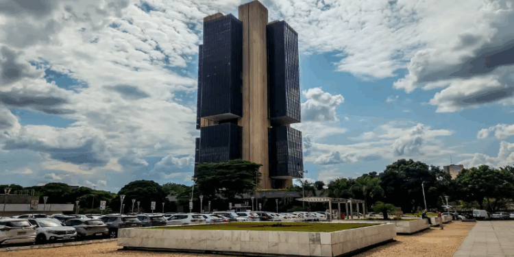 Copom eleva juros básicos da economia para 14,25% ao ano
