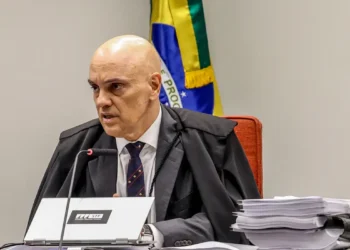 Moraes manda comunicar TSE sobre inelegibilidade de Bolsonaro