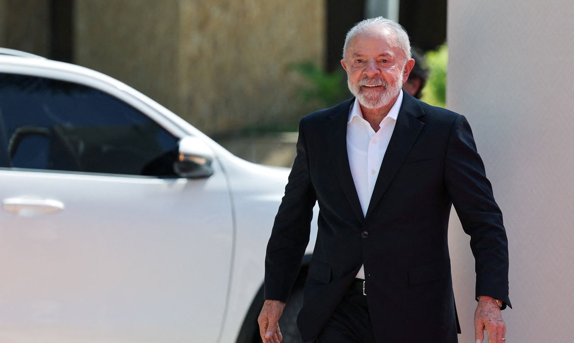 Brazil's President Luiz Inacio Lula da Silva arrives for the EU-CELAC summit, which brings together leaders from Latin American, Caribbean nations and EU member states to discuss trade and investment, in Santa Marta, Colombia, November 9, 2025. REUTERS/Luisa Gonzalez/Proibida reprodução