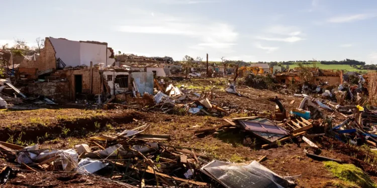 Médicos e psicólogos do SUS atendem vítimas do tornado no Paraná