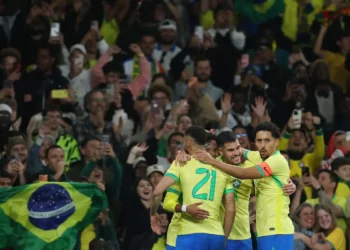 Brasil joga bem e derrota Senegal por 2 a 0 no amistoso em Londres