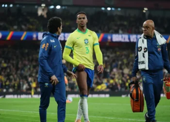 Zagueiro Gabriel Magalhães é cortado da seleção brasileira