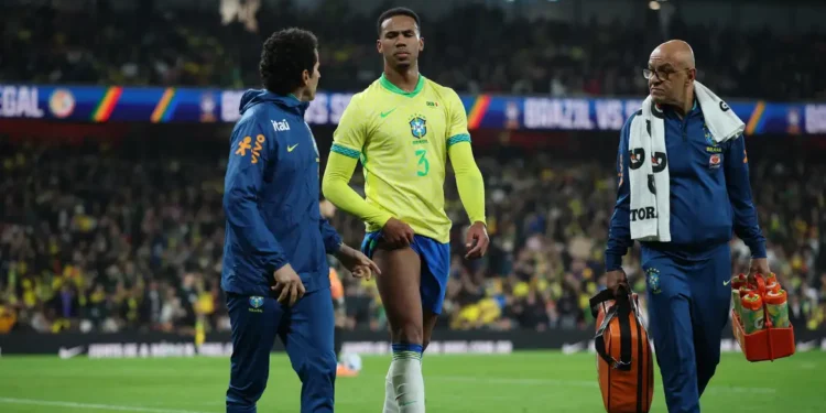 Zagueiro Gabriel Magalhães é cortado da seleção brasileira