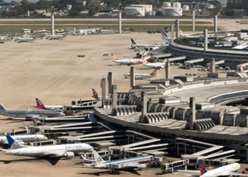 Movimento nos aeroportos brasileiros cresce 10% em 2025