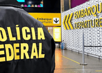 PF retira de voo a Paris e prende mulher com dez quilos de cocaína na bagagem