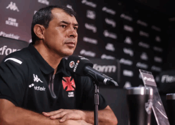 Vitória anuncia contratação do técnico Fabio Carille