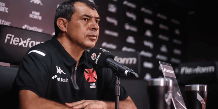 Vitória anuncia contratação do técnico Fabio Carille