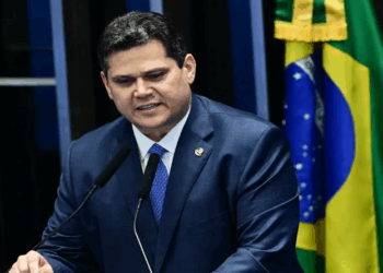 Congresso não admite ingerência em Poderes do Brasil, diz Alcolumbre