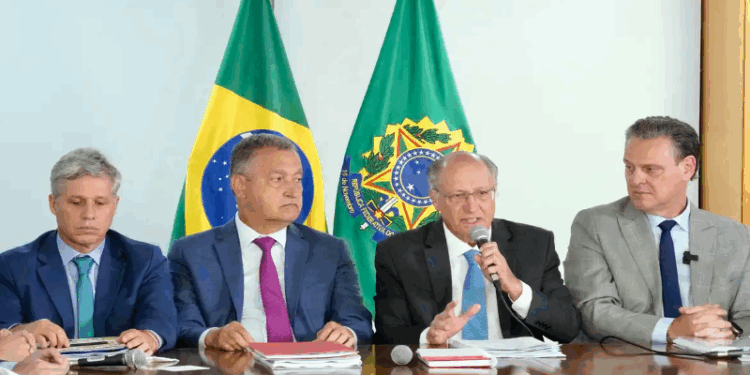 Governo zera tarifa de importação de 9 alimentos para reduzir preços