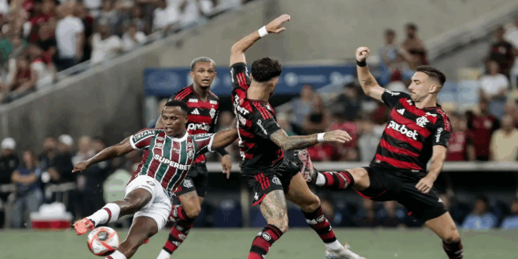 Flamengo vence Fluminense no primeiro capítulo da final do Carioca