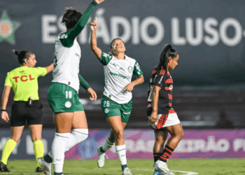 Palmeiras goleia Flamengo para liderar o Brasileirão feminino
