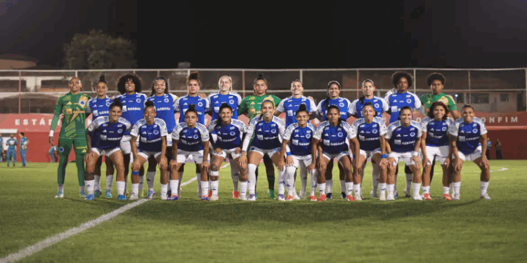 Cruzeiro derrota Real Brasília para liderar o Brasileiro Feminino