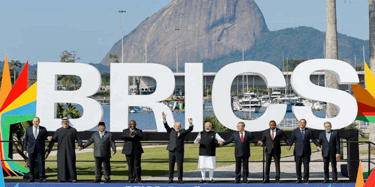 Lula diz que não recuou da ideia de moeda própria do Brics