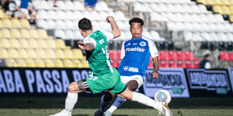 Cruzeiro vence Banfield antes de retomada do Campeonato Brasileiro