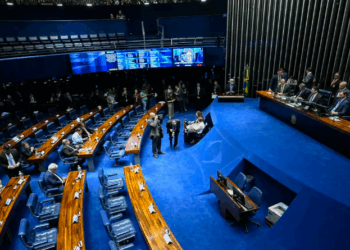 Senado aprova isenção de IR para quem ganha até dois salários-mínimos
