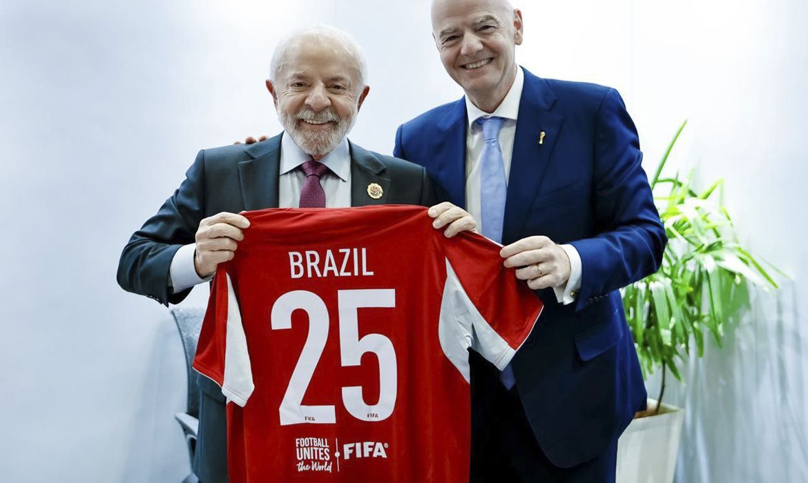 Kuala Lampur, 26/10/2025 - Presidente da República, Luiz Inácio Lula da Silva, durante encontro o presidente da Federação Internacional de Futebol (FIFA), Gianni Infantino, realizado durante o 47ª Cúpula da Associação de Nações do Sudeste Asiático - ASEAN. Foto: Ricardo Stuckert/PR