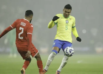 Brasil desperdiça pênalti e não passa de empate com Tunísia