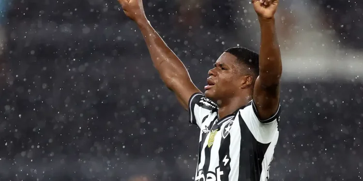 Panamenho José Kadir leva Botafogo à vitória no Brasileiro