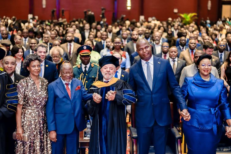 Ricardo Stuckert / PR Presidente da República, Luiz Inácio Lula da Silva, durante a cerimônia de outorga do título de Doutor Honoris Causa em Ciência Política, Desenvolvimento e Cooperação Internacional pela Universidade Pedagógica de Maputo. Centro Internacional de Conferências Joaquim Chissano – Maputo (Moçambique) Foto: Ricardo Stuckert / PR