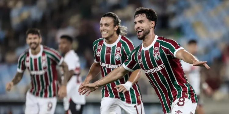 Fluminense goleia São Paulo e confirma presença na Copa Libertadores
