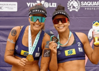 Capixaba Thâmela vence as campeãs olímpicas no vôlei de praia