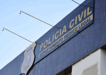 Jovem é alvo de tiros enquanto pilotava moto na Serra