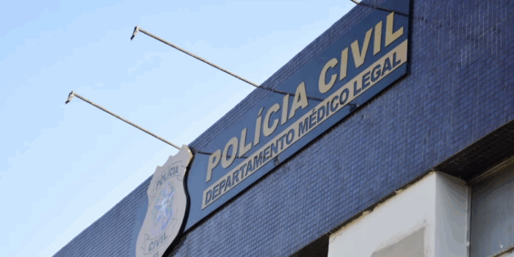 Jovem é alvo de tiros enquanto pilotava moto na Serra
