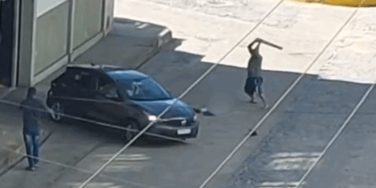 Homem é morto a pauladas no meio da rua em Nova Venécia e suspeito é preso