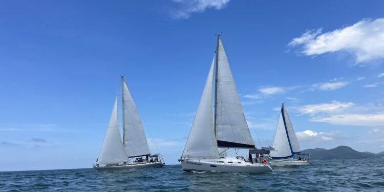 1ª Semana de Vela Marina Itajaí deve atrair 500 pessoas com disputa de barcos por controle remoto e encerramento do circuito de regatas