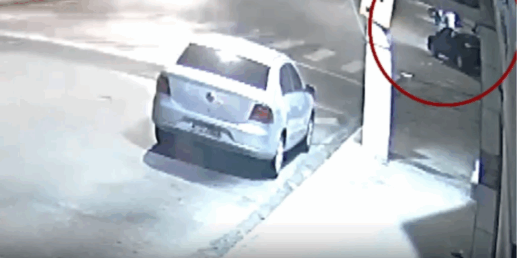 Dois carros são roubados em loja de limpeza de veículos em Vila Velha
