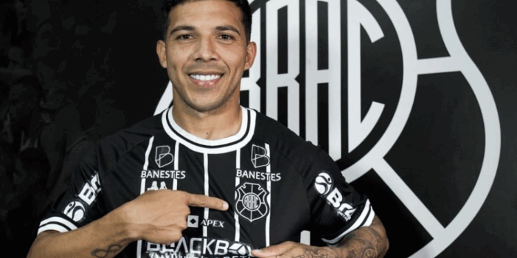 Rio Branco anuncia a contratação do atacante Iury Tanque