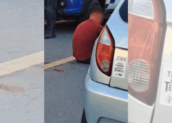 Homem esfaqueia pedestre e é contido por testemunhas em Vitória