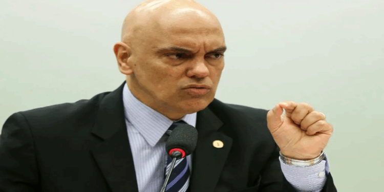 Big techs fazem “lavagem cerebral”, diz Moraes em aula magna na USP