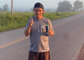 Homem que viralizou ao correr embriagado reaparece treinando e promete parar de beber