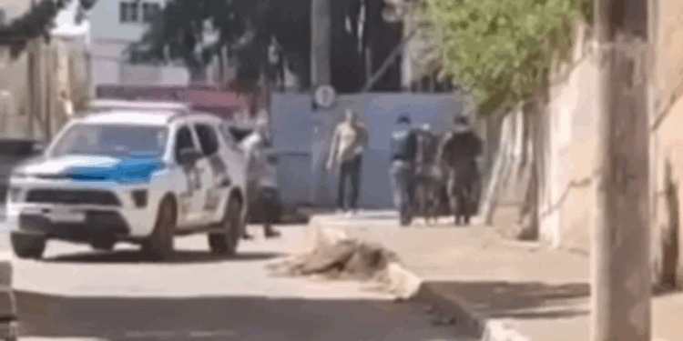 Homem é espancado por traficantes e PM impede morte em Guarapari