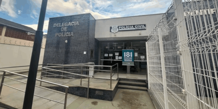 Pai é preso suspeito de abusar sexualmente das filhas de 15 e 23 anos