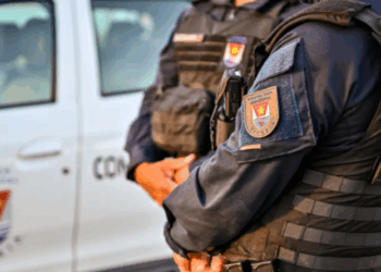 Casal é preso por agressão e homofobia contra passageiro dentro de ônibus em Vitória