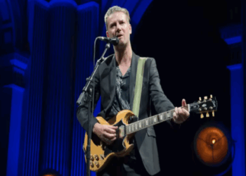 Bertrand Belin, ‘o Nick Cave francês’, afina as cordas para lançar seu novo álbum