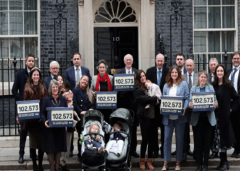 Deputados britânicos descriminalizam aborto fora do prazo legal