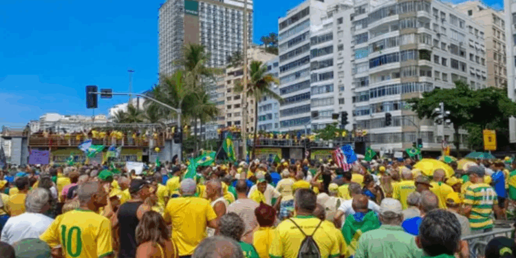 PMRJ contabiliza 400 mil pessoas em ato convocado por Bolsonaro no Rio