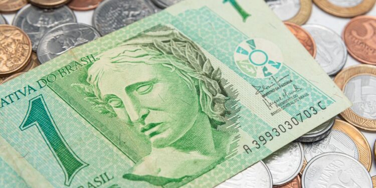 Brasil aponta para cenário fiscal “menos otimista” com déficit crescente em 2026
