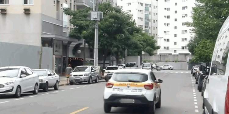 Servidor e mulher grávida são presos após briga em condomínio de Jardim Camburi