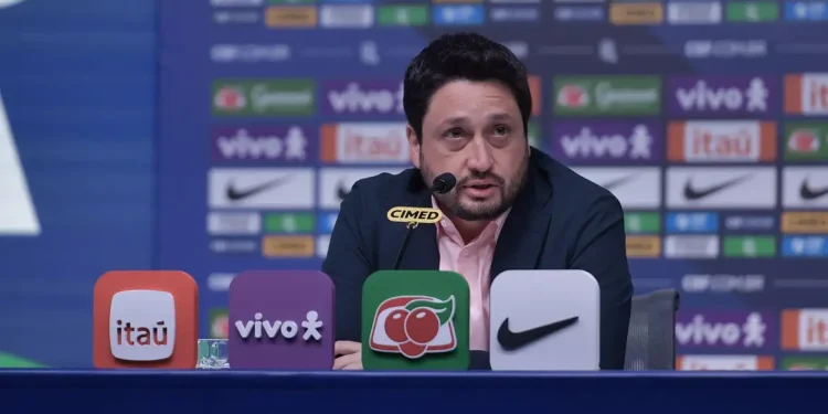 Arthur Elias convoca seleção para últimos amistosos do ano na Europa