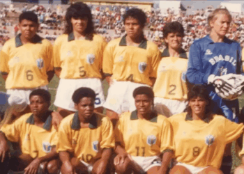 Primeira seleção feminina de futebol do Brasil é tema de documentário