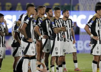 Lanús supera Atlético-MG nos pênaltis e é bicampeão da Sul-Americana